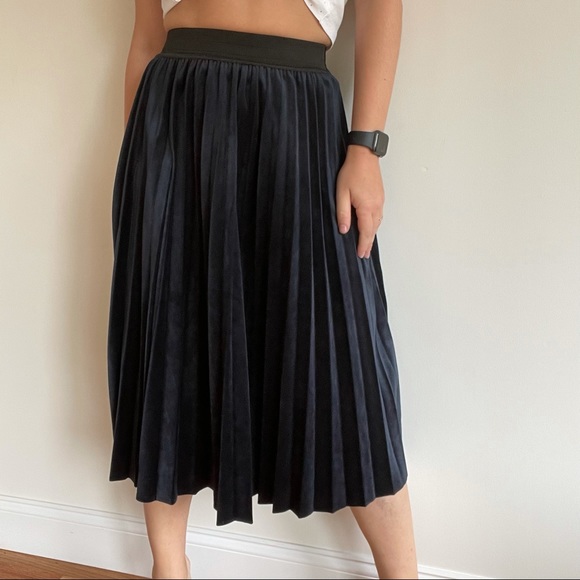 Dresses & Skirts - Velvet Pleated Midi Skirt
